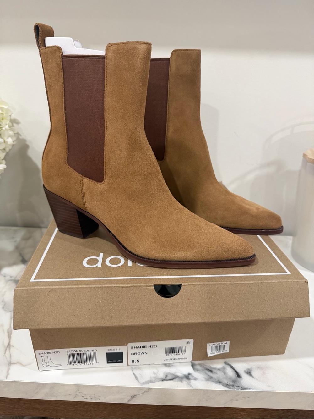 Shadie Waterproof Pointed Toe Chelsea Boot
Dolce Vita